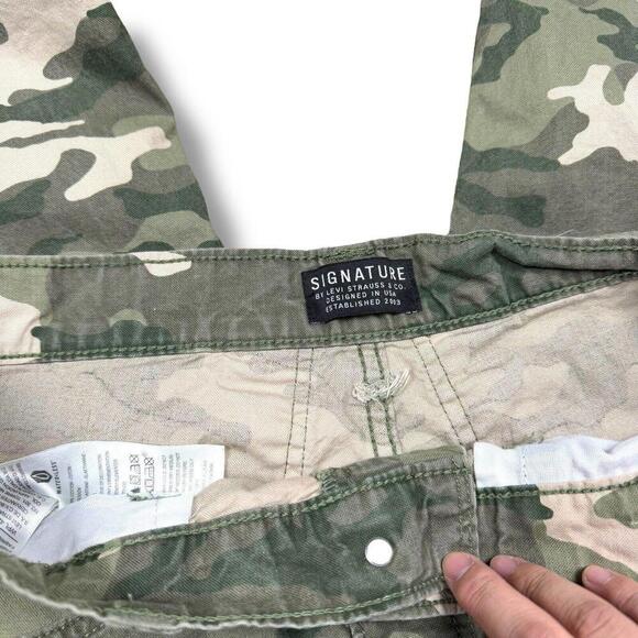 Levi's Signature Women’s Cargo Pants Camouflage Canvas Straight Leg Taper Casual - Picture 8 of 10